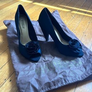 Seychelles peep toe rosette heels